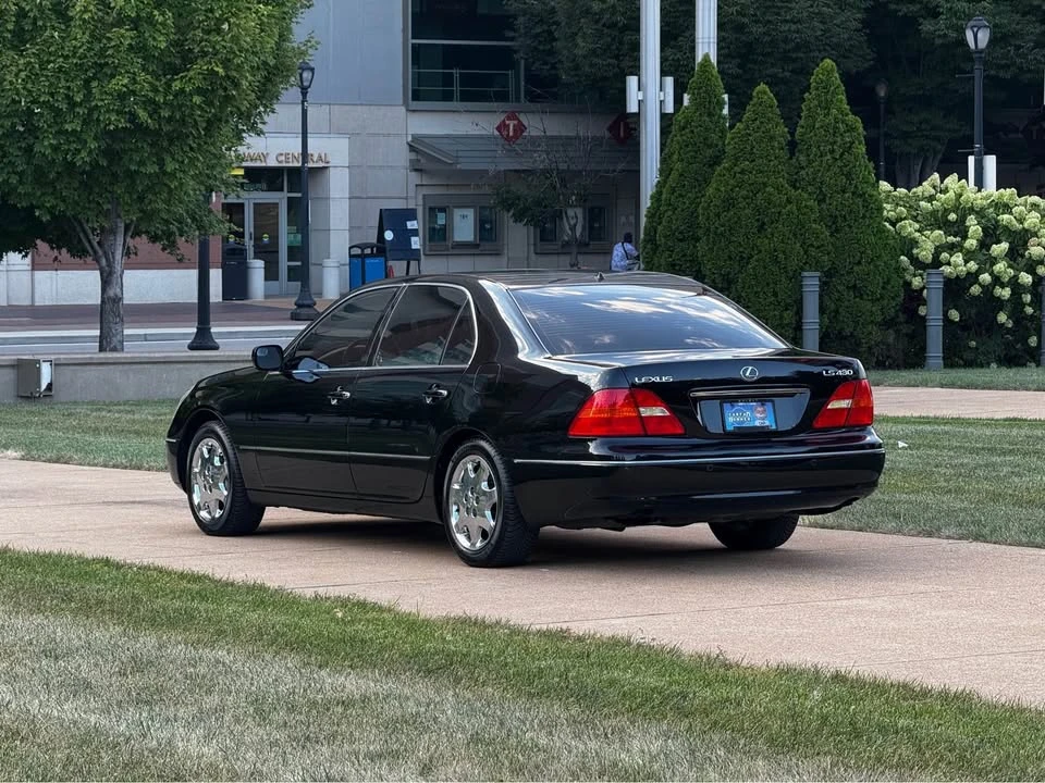 2003 Lexus LS 3rd Gen - Image 5 of 18