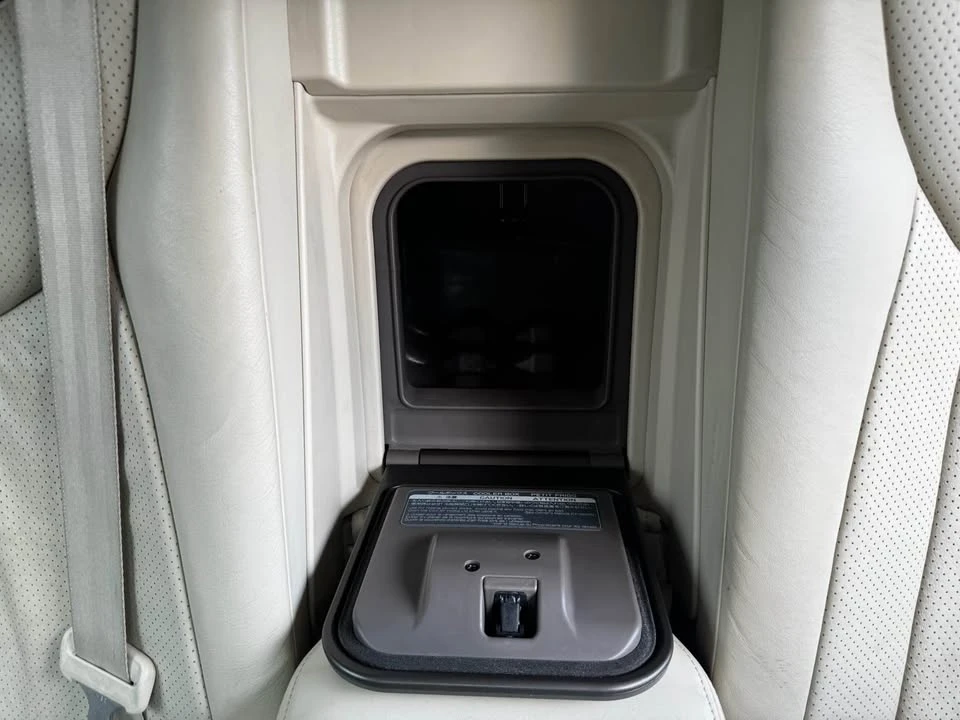 2003 Lexus LS 3rd Gen - Image 14 of 17