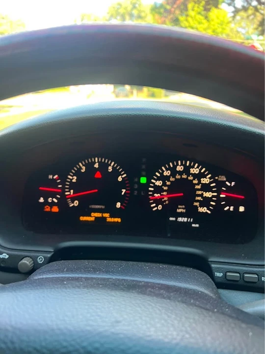 2003 Lexus LS 3rd Gen - Image 5 of 11