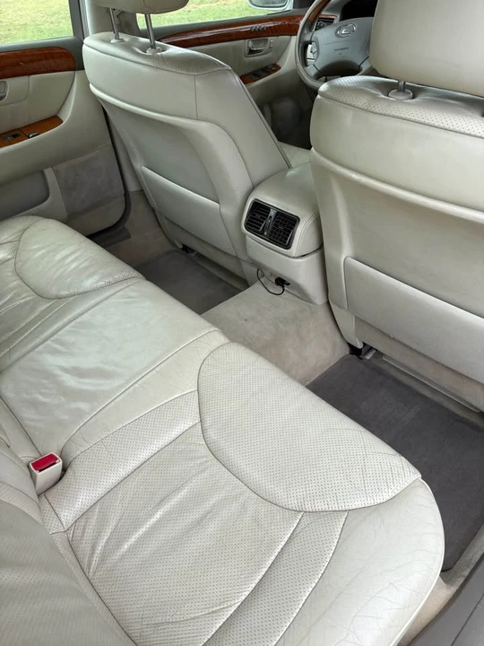 2003 Lexus LS 3rd Gen - Image 8 of 12