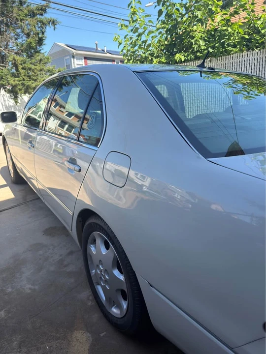 2003 Lexus LS 3rd Gen - Image 10 of 11