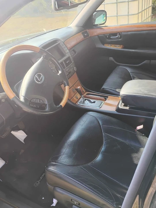 2003 Lexus LS 3rd Gen - Image 4 of 7