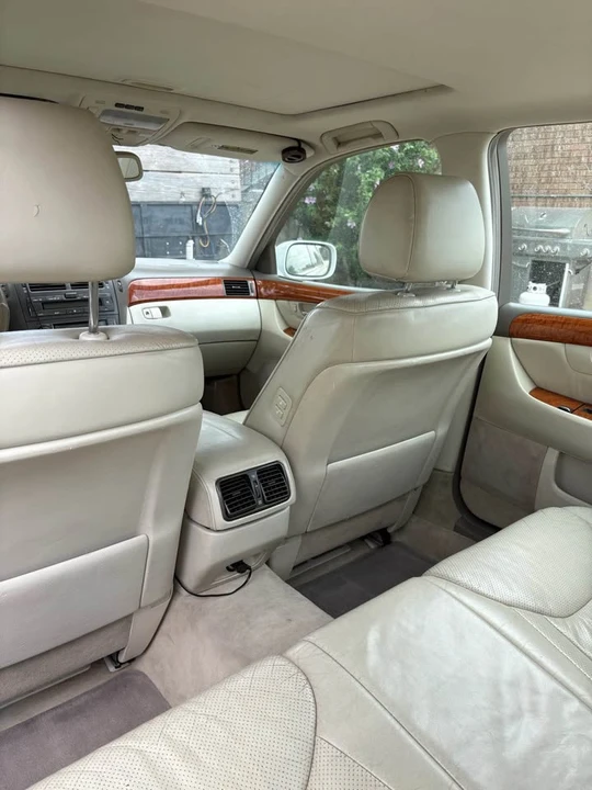 2003 Lexus LS 3rd Gen - Image 9 of 12