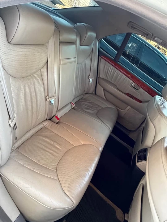 2003 Lexus LS 3rd Gen - Image 13 of 15