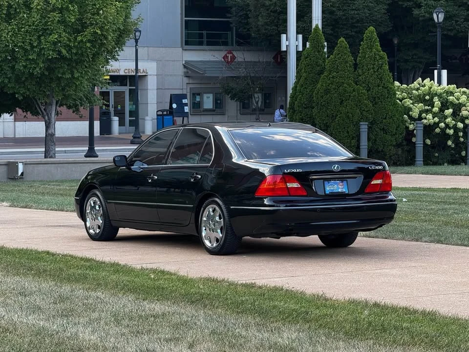 2003 Lexus LS 3rd Gen - Image 5 of 17