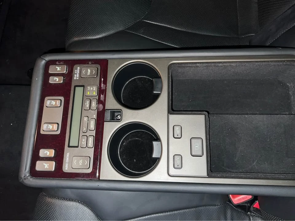 2003 Lexus LS 3rd Gen - Image 13 of 16