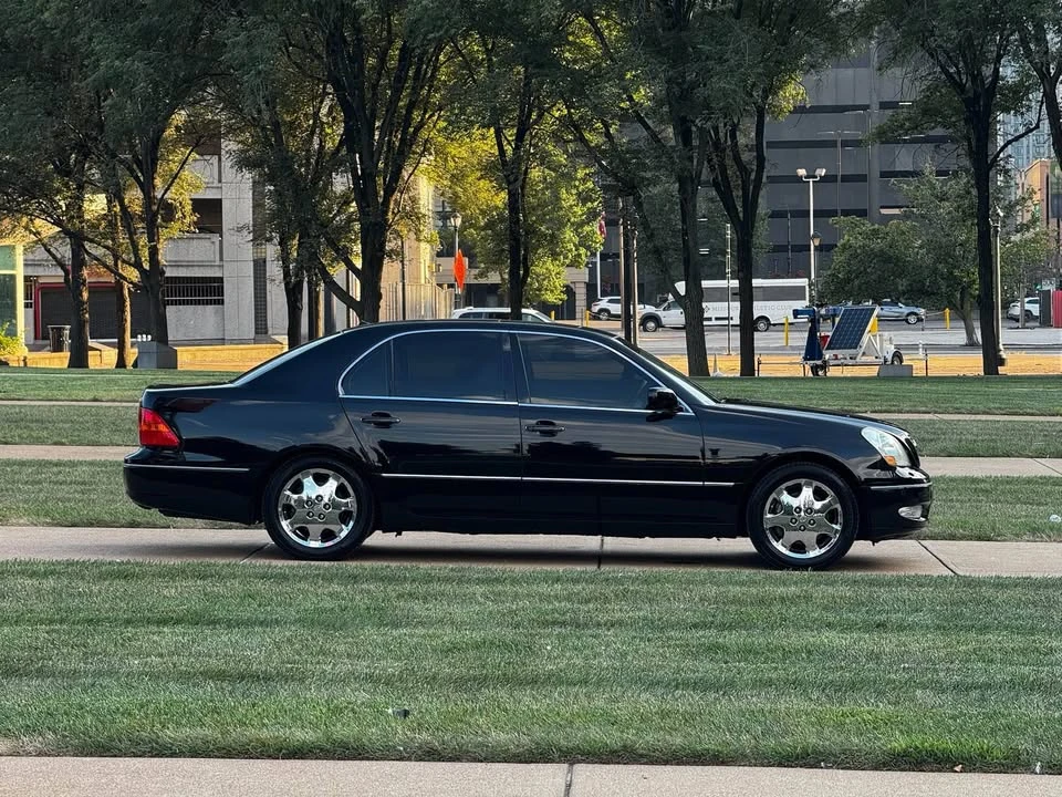 2003 Lexus LS 3rd Gen - Image 7 of 17