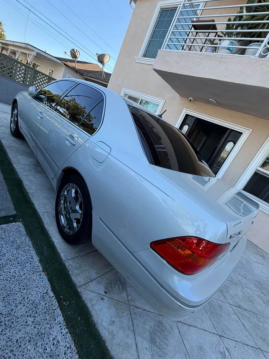 2003 Lexus LS 3rd Gen - Image 5 of 15