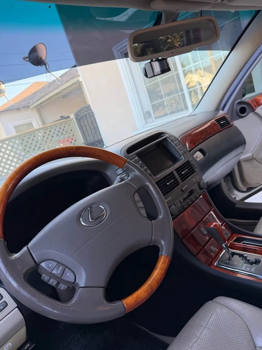 2003 Lexus LS 3rd Gen - Image 10 of 15