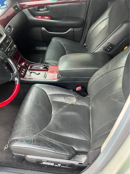 2003 Lexus LS 3rd Gen - Image 9 of 16