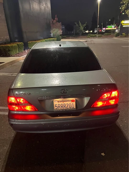 2003 Lexus LS 3rd Gen - Image 13 of 17