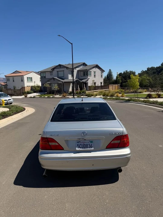 2003 Lexus LS 3rd Gen - Image 2 of 8