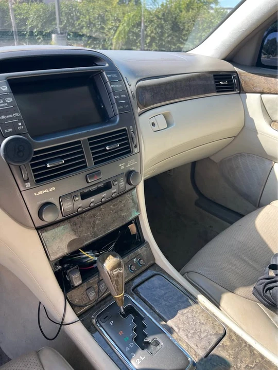 2003 Lexus LS 3rd Gen - Image 16 of 19