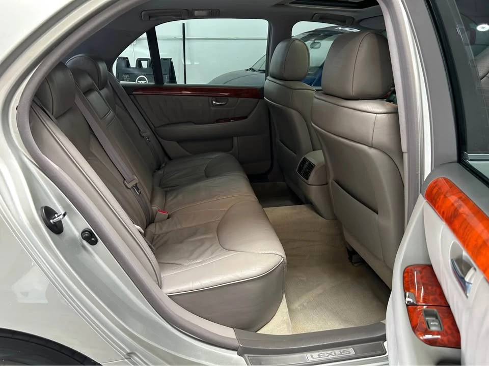 2003 Lexus LS 3rd Gen - Image 16 of 20