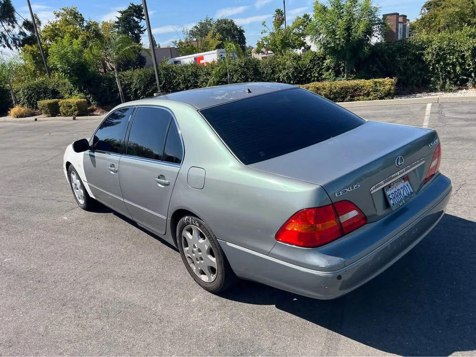 2003 Lexus LS 3rd Gen - Image 11 of 19