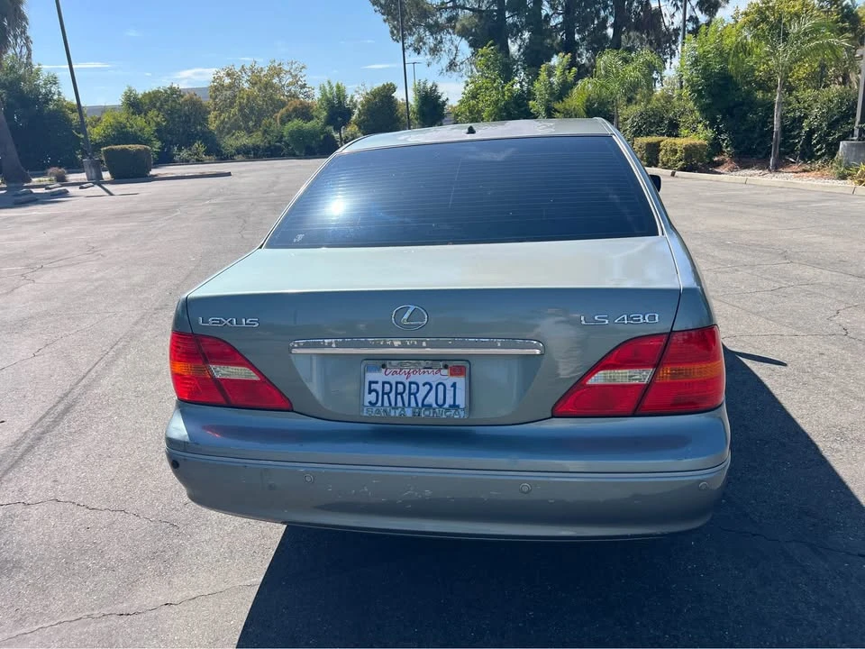 2003 Lexus LS 3rd Gen - Image 10 of 19