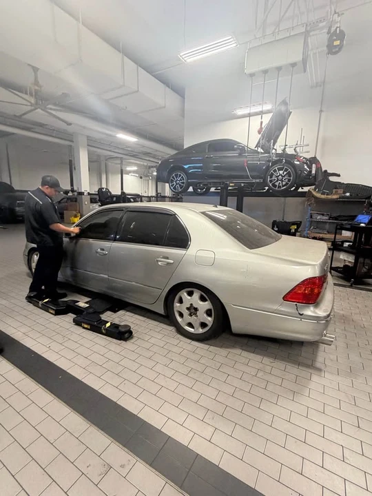 2003 Lexus LS 3rd Gen - Image 5 of 5