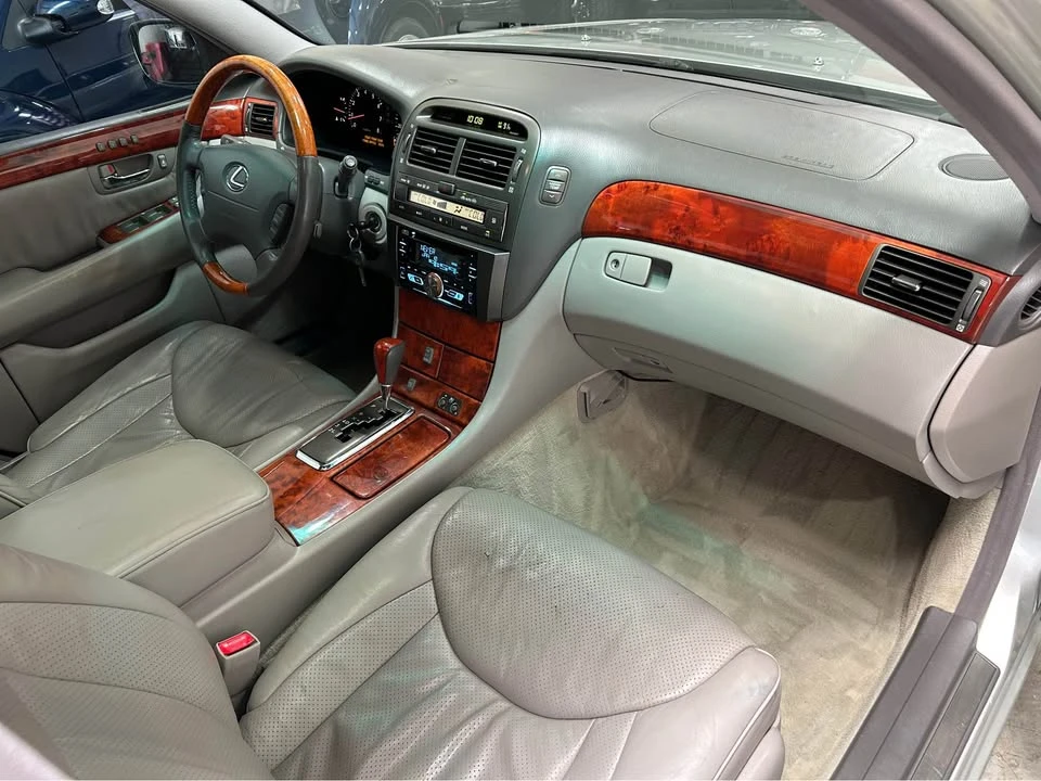 2003 Lexus LS 3rd Gen - Image 13 of 20