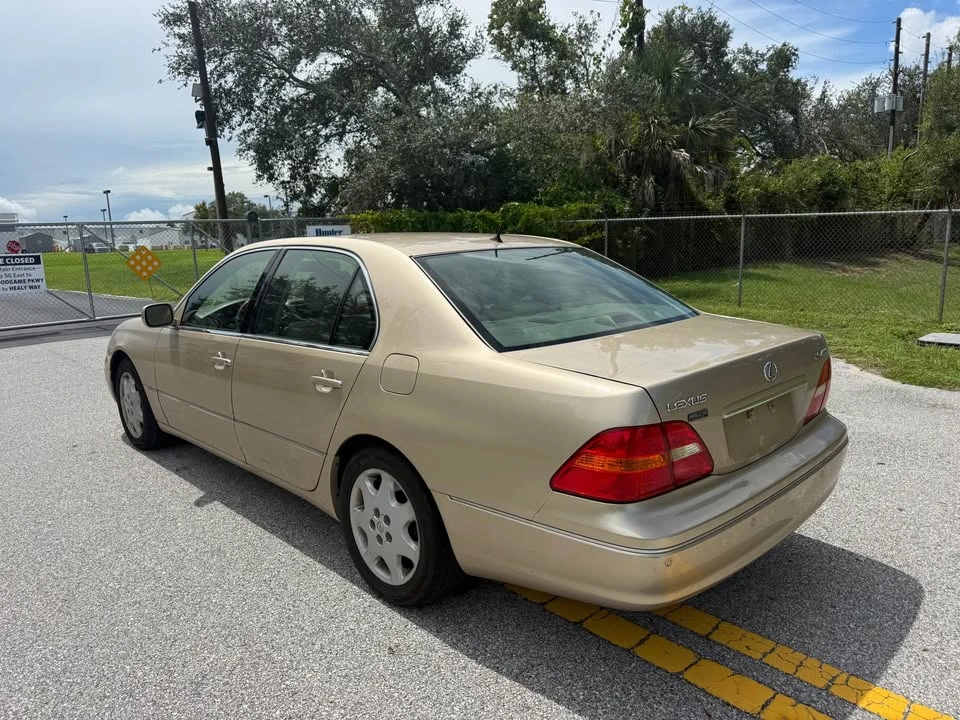 2003 Lexus LS 3rd Gen - Image 5 of 17