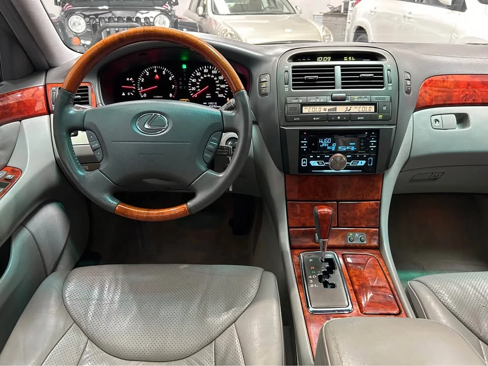 2003 Lexus LS 3rd Gen - Image 11 of 20