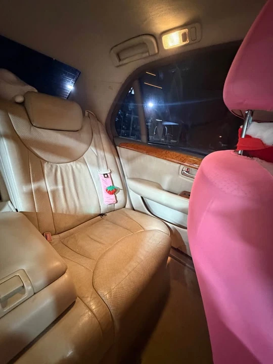 2003 Lexus LS 3rd Gen - Image 12 of 16