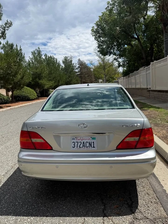 2003 Lexus LS 3rd Gen - Image 5 of 17