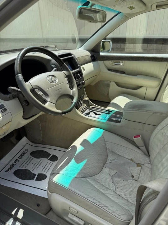 2003 Lexus LS 3rd Gen - Image 9 of 17