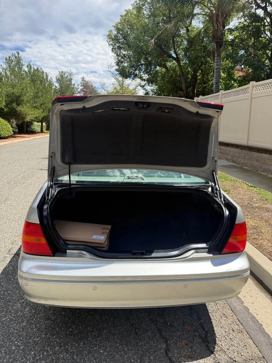 2003 Lexus LS 3rd Gen - Image 7 of 17