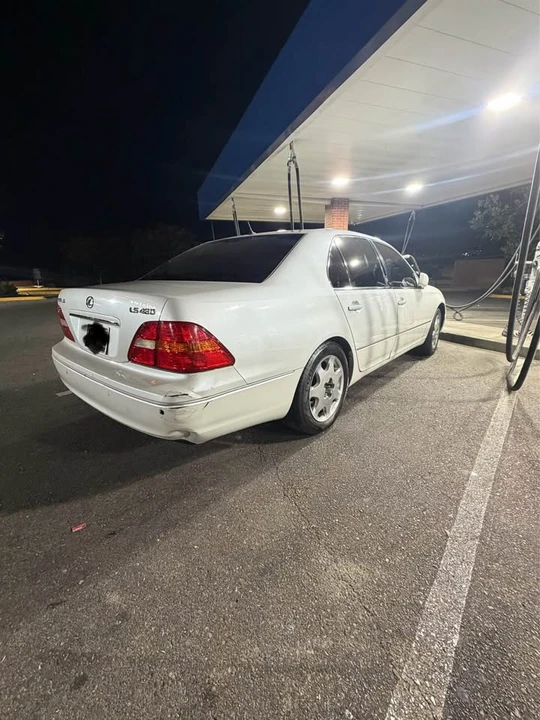 2003 Lexus LS 3rd Gen - Image 4 of 16