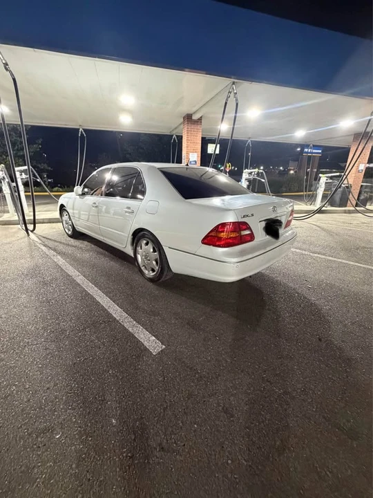 2003 Lexus LS 3rd Gen - Image 6 of 16