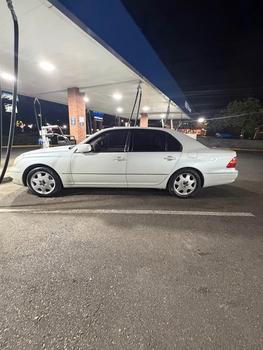 2003 Lexus LS 3rd Gen - Image 7 of 16