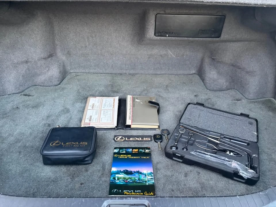 2003 Lexus LS 3rd Gen - Image 11 of 20