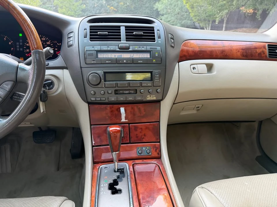 2003 Lexus LS 3rd Gen - Image 7 of 12