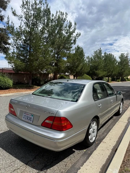 2003 Lexus LS 3rd Gen - Image 4 of 16
