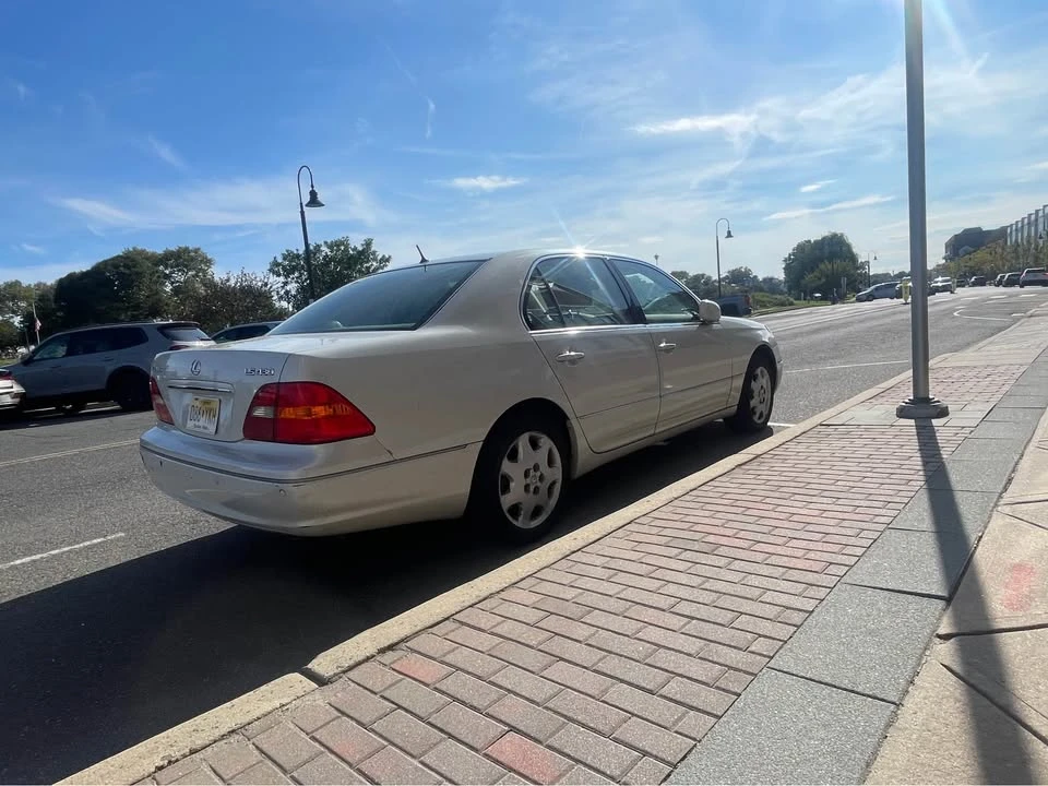 2003 Lexus LS 3rd Gen - Image 4 of 7