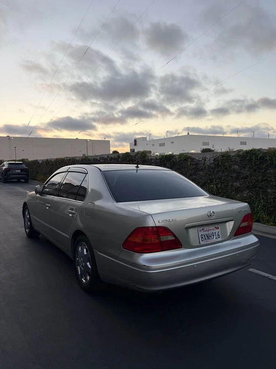 2003 Lexus LS 3rd Gen - Image 6 of 20