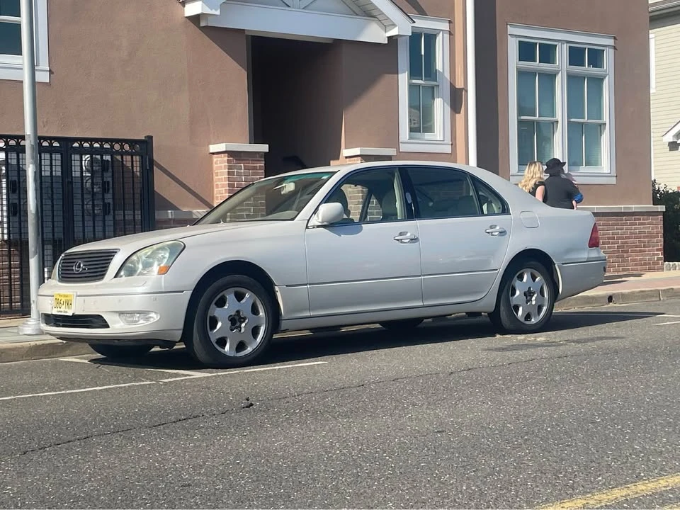 2003 Lexus LS 3rd Gen - Image 5 of 11
