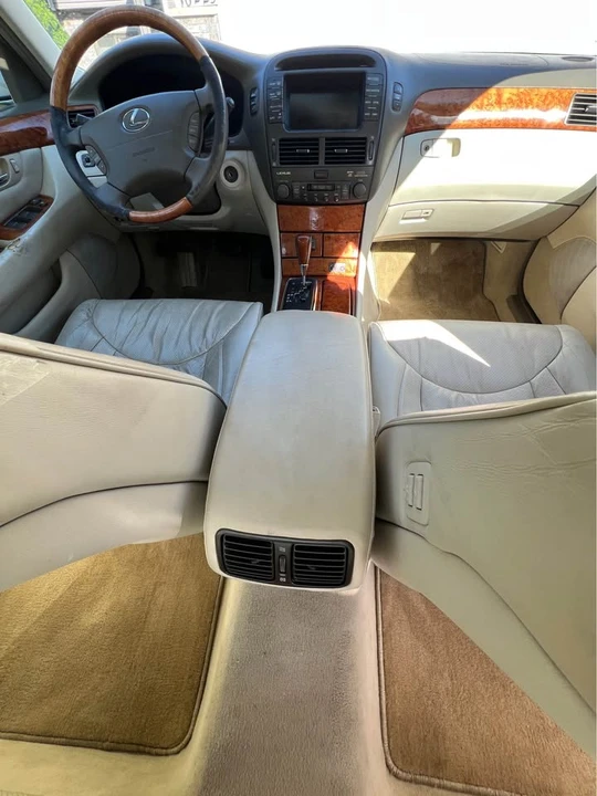 2003 Lexus LS 3rd Gen - Image 13 of 20