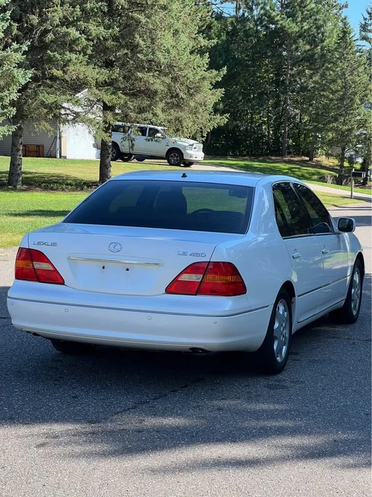 2003 Lexus LS 3rd Gen - Image 9 of 20