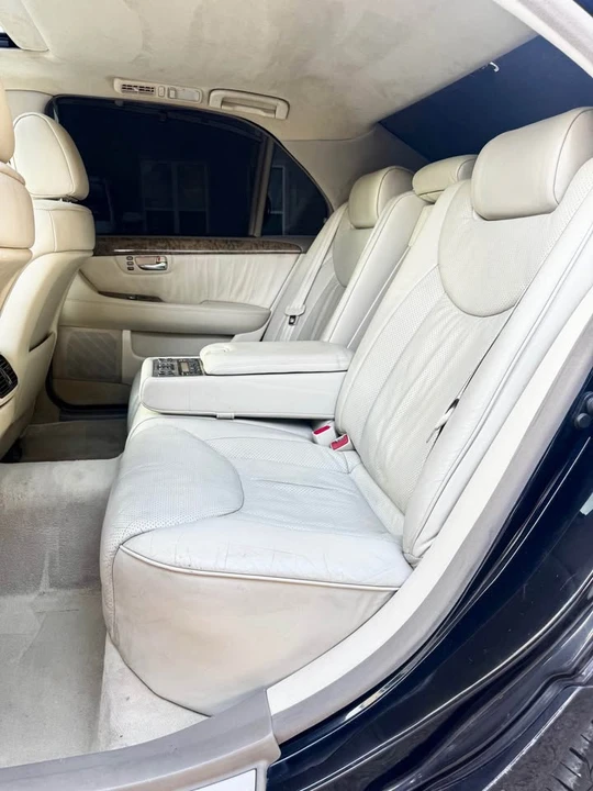 2003 Lexus LS 3rd Gen - Image 12 of 15