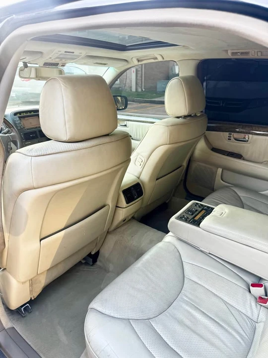 2003 Lexus LS 3rd Gen - Image 11 of 15