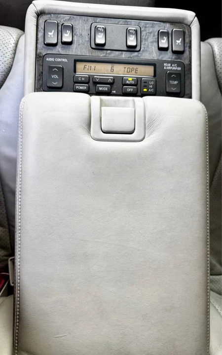 2003 Lexus LS 3rd Gen - Image 13 of 15