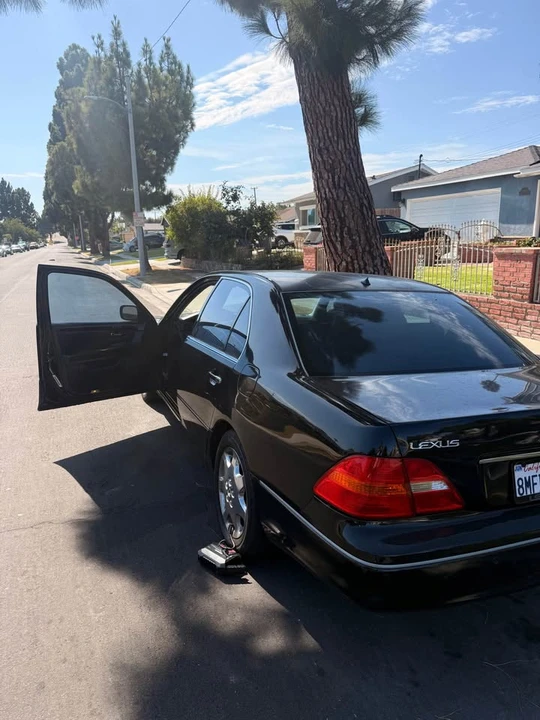 2003 Lexus LS 3rd Gen - Image 3 of 6