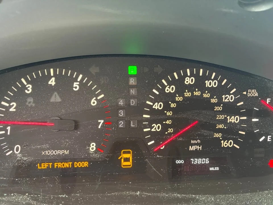 2003 Lexus LS 3rd Gen - Image 9 of 13