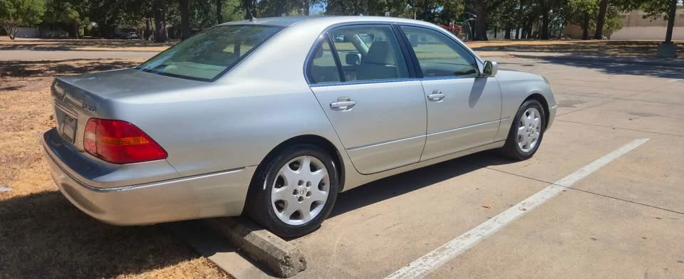 2003 Lexus LS 3rd Gen - Image 4 of 11
