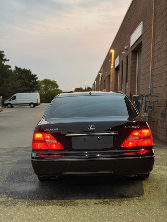 2003 Lexus LS 3rd Gen - Image 2 of 10