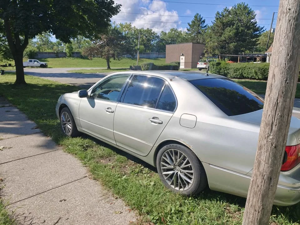 2003 Lexus LS 3rd Gen - Image 4 of 15
