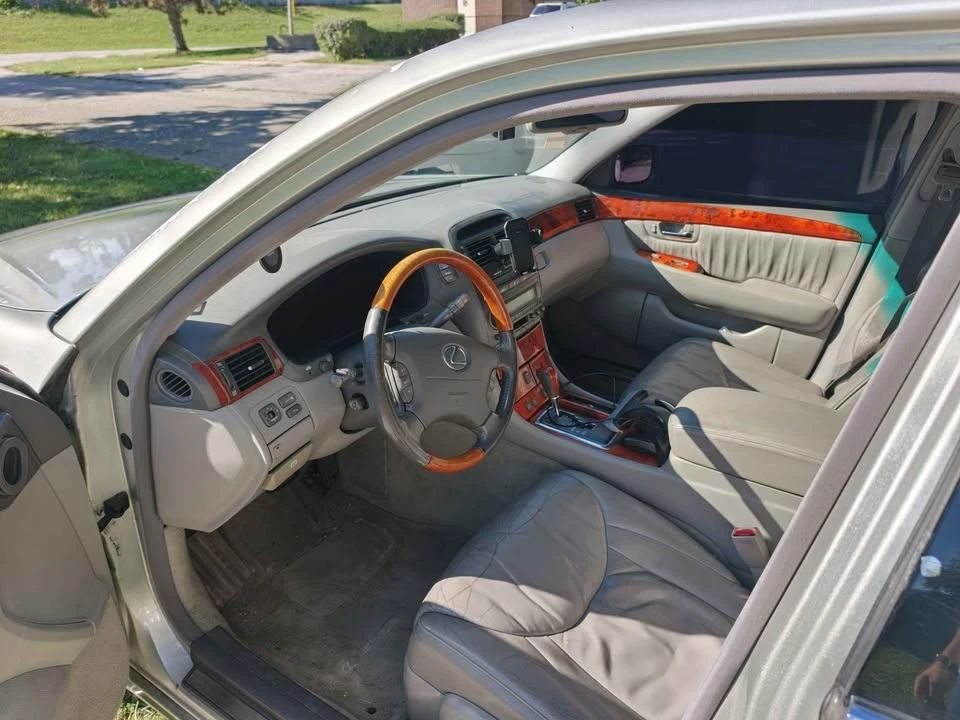 2003 Lexus LS 3rd Gen - Image 5 of 15