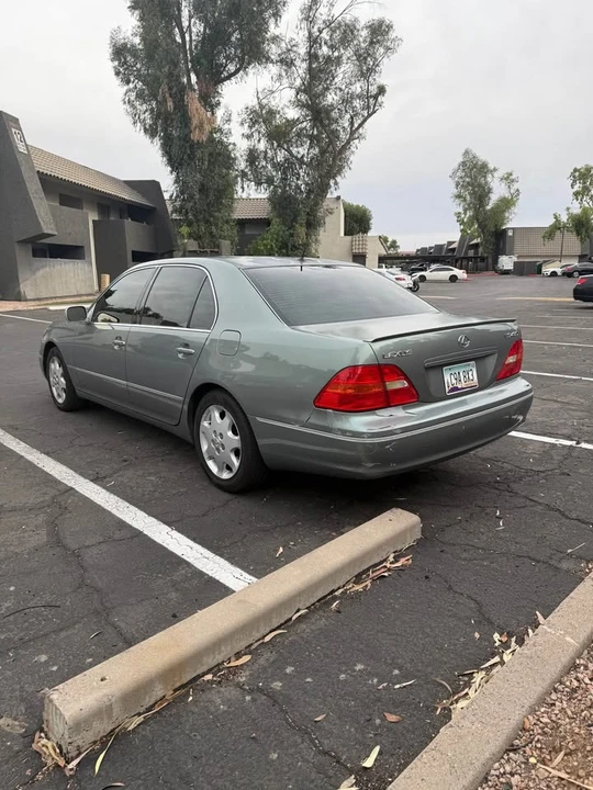 2003 Lexus LS 3rd Gen - Image 3 of 10