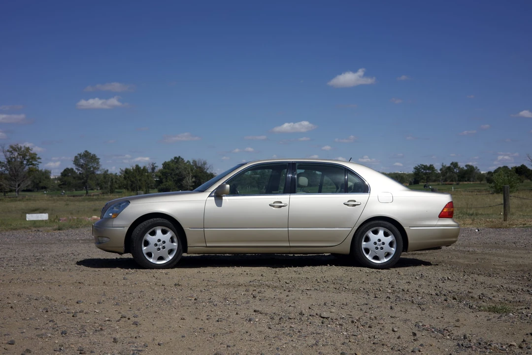 2003 Lexus LS 3rd Gen - Image 13 of 31